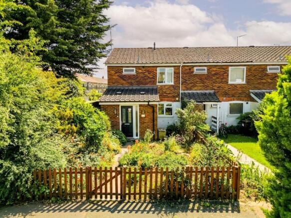 3 bed property, in Monmouth Close, £330,000