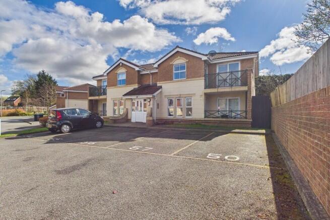 2 bed property, in Finchlay Court, £70,000
