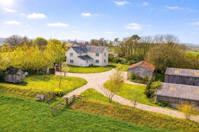 4 bed property, in Lovacott, £1,100,000