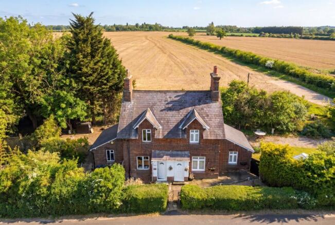 2 bed property, in Redricks Lane, £300,000