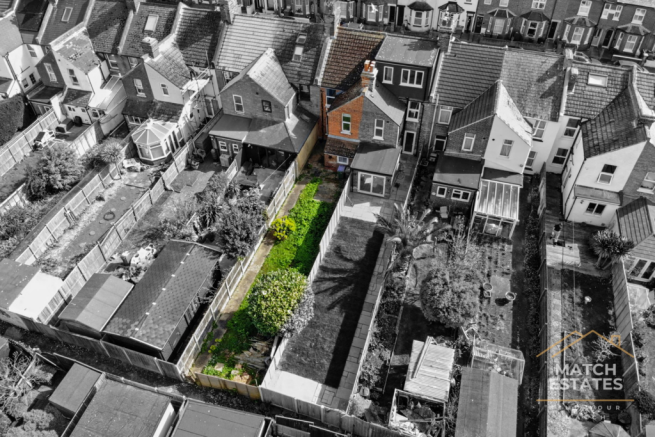 2 bed property, in Frampton Road, £300,000