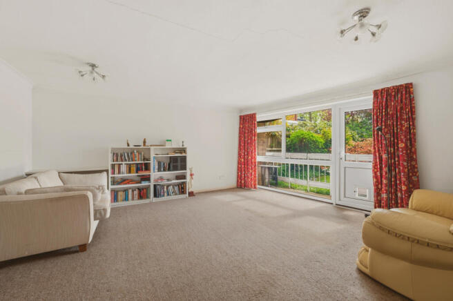 2 bed property, in Upper Brighton Road, £450,000