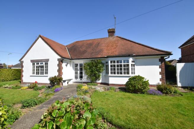 2 bed property, in Hoylake Drive, £287,500