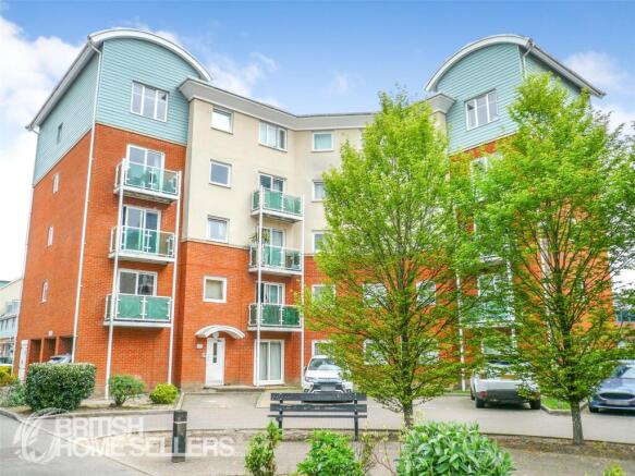 2 bed property, in Reynolds Avenue, £235,000