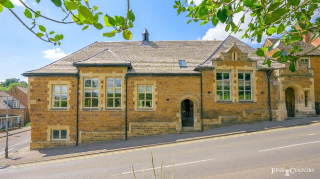 3 bed property, in Uppingham, £750,000