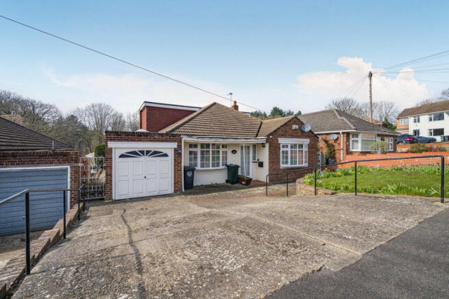 5 bed property, in Norfield Road, £750,000