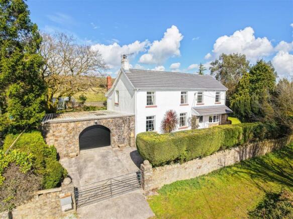 4 bed property, in Hendre Road, £725,000