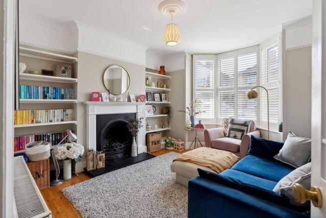 3 bed property, in Sutton Grove, £575,000