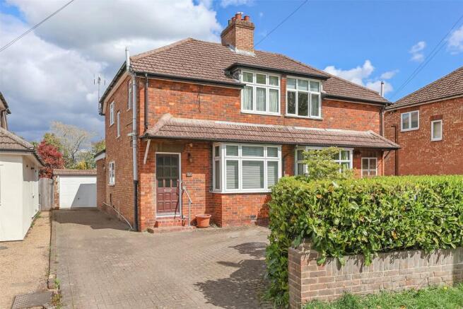 3 bed property, in Cobham Road, £585,000