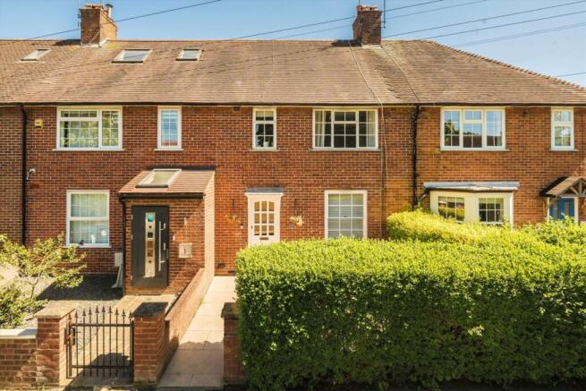 3 bed property, in Cuckoo Avenue, £583,000
