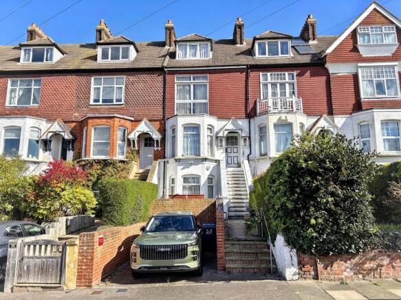 4 bed property, in Castle Avenue, £340,000