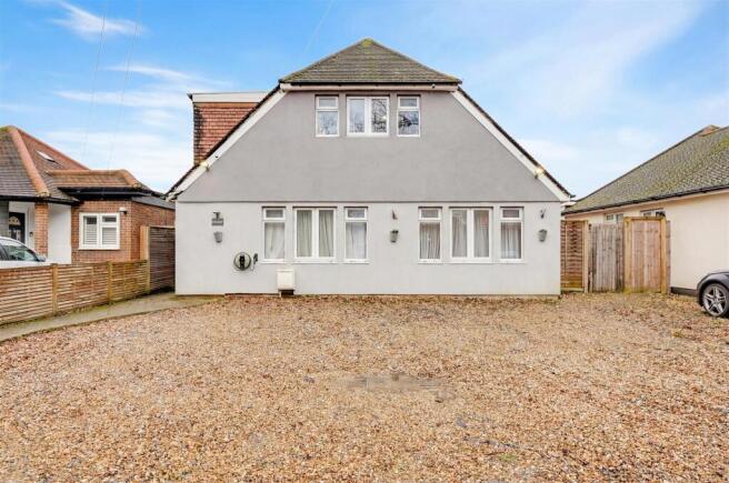 4 bed property, in Old Farm Road, £1,100,000