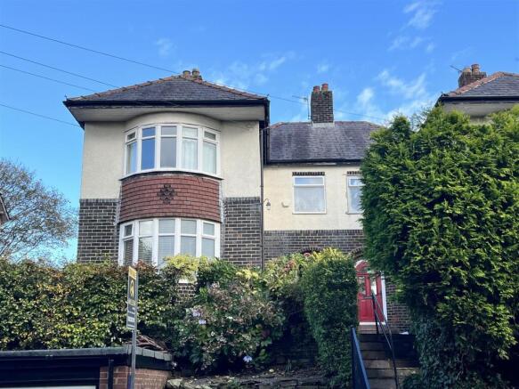 3 bed property, in Mottram Old Road, £415,000