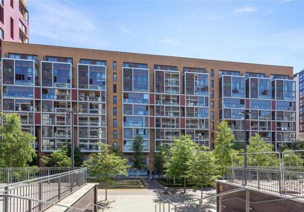 2 bed property, in Flat 46 Raddon Tower, £385,000