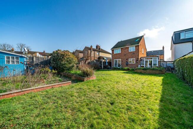 3 bed property, in Breakspeare Road, £695,000