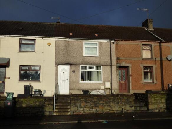2 bed property, in Burrows Road, £104,000