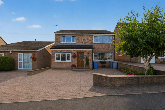 4 bed property, in Leys Avenue, £425,000