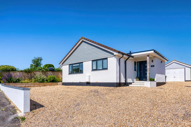 3 bed property, in Fullerton Road, £600,000