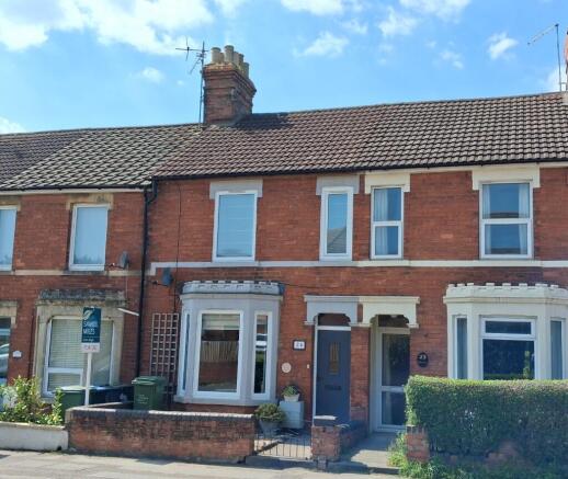 2 bed property, in Station Road, £292,000