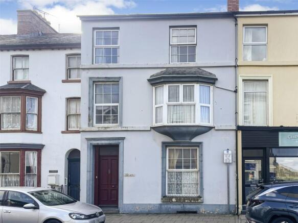 5 bed property, in High Street, £215,000