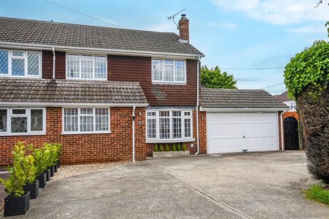 3 bed property, in Norsey View Drive, £625,000