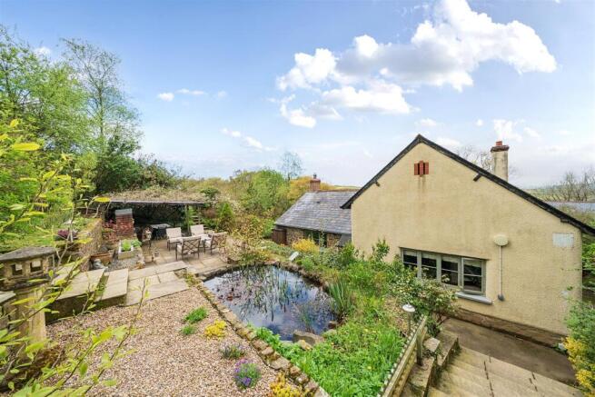 4 bed property, in High Bickington, £775,000