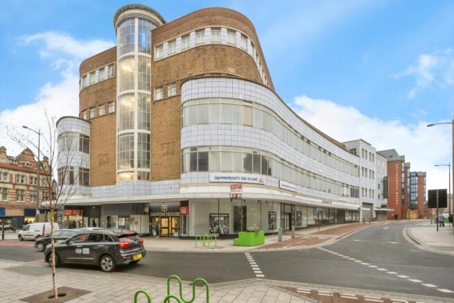 1 bed property, in St. Sepulchre Gate, £60,000