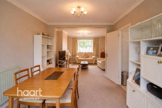 3 bed property, in Bromley BR2, £800,000