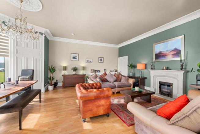 4 bed property, in Flat 4 Bruce Court, £350,000