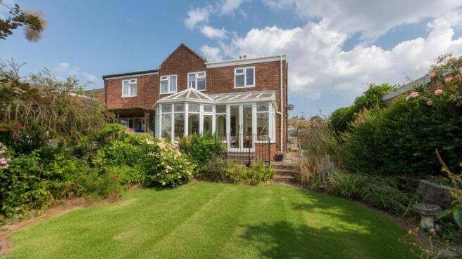 4 bed property, in Cromwell Road, £400,000