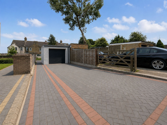 2 bed property, in Holborough Road, £340,000
