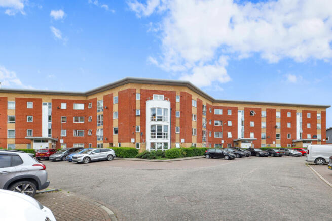2 bed property, in Albatross Close, £275,000