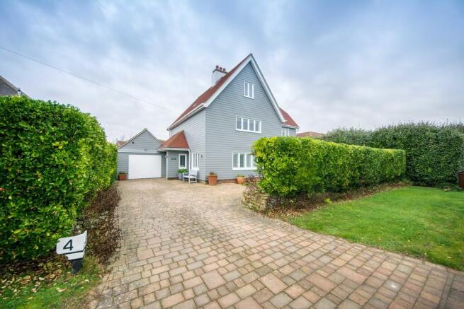 4 bed property, in Sea Drive, £1,050,000