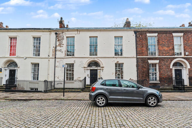 5 bed property, in Chatham Street, £165,000