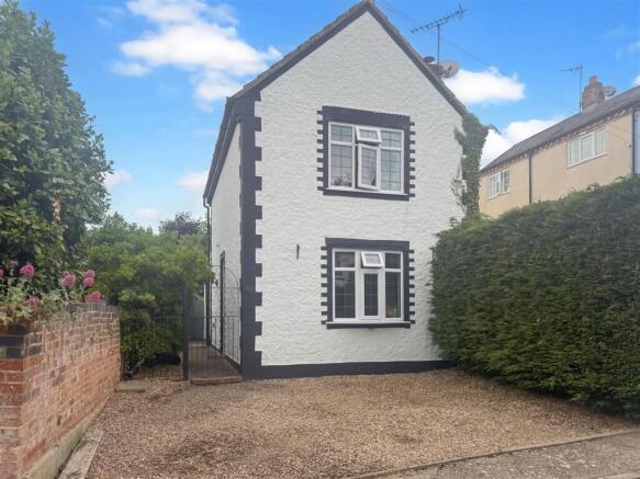2 bed property, in Brook Street, £270,000