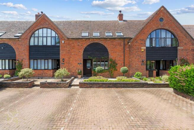3 bed property, in Sheriffs Lench, £550,000