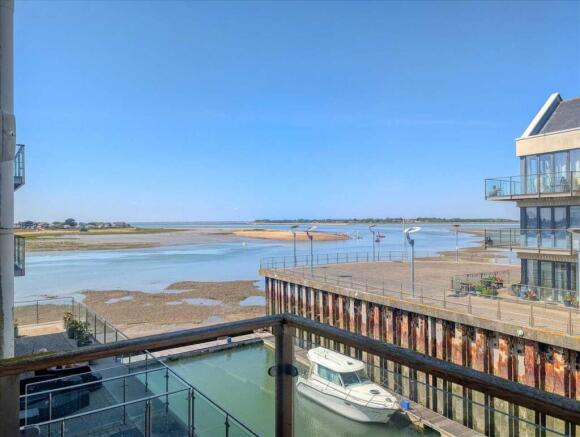 1 bed property, in The Boathouse, £190,000