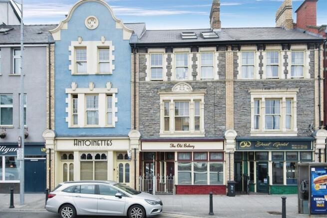 7 bed property, in Commercial Road, £190,000