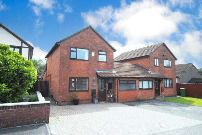 3 bed property, in Deepfield Close, £340,000