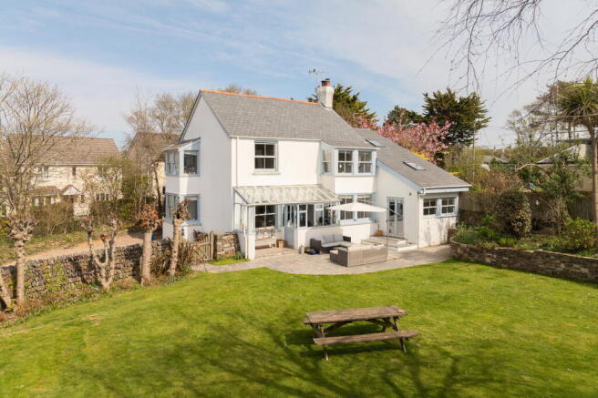 5 bed property, in Georgeham, £750,000