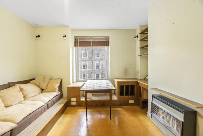 2 bed property, in Pritchards Road, £525,000