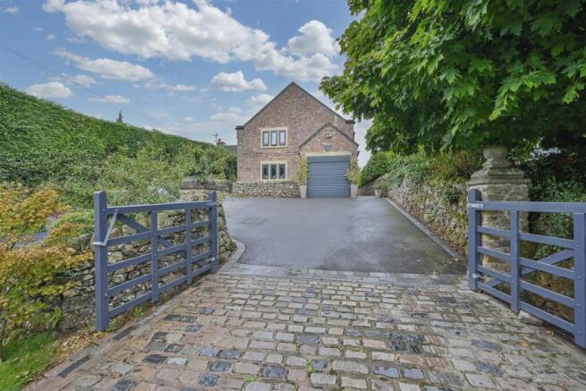 5 bed property, in Consall, £575,000