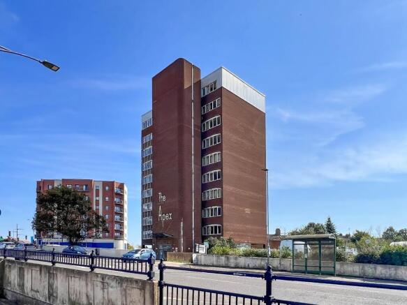 2 bed property, in Oundle Road, £125,000