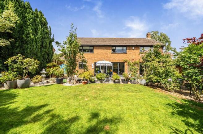 4 bed property, in Sutton Acre, £779,000