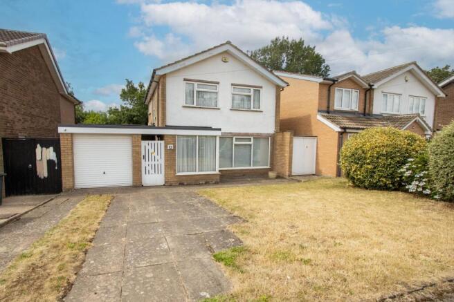3 bed property, in Checkstone Avenue, £310,000