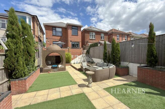 3 bed property, in Elmes Road, £425,000