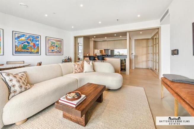 2 bed property, in Legacy Building, £1,350,000
