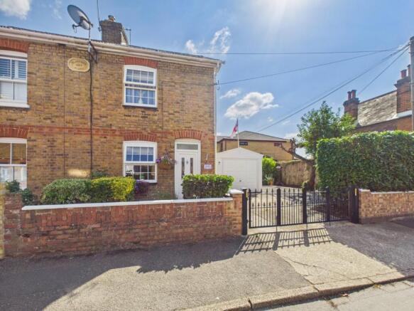 2 bed property, in Alma Road, £475,000