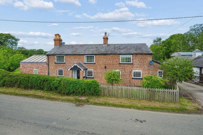 3 bed property, in Northwood Villa, £750,000