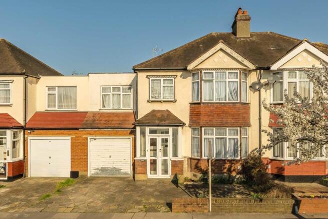 5 bed property, in St. Oswald's Road, £850,000